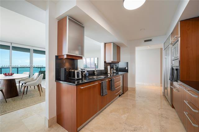 Apartment for rent at 1331 Brickell Bay Dr #1801, Miami, FL 33131