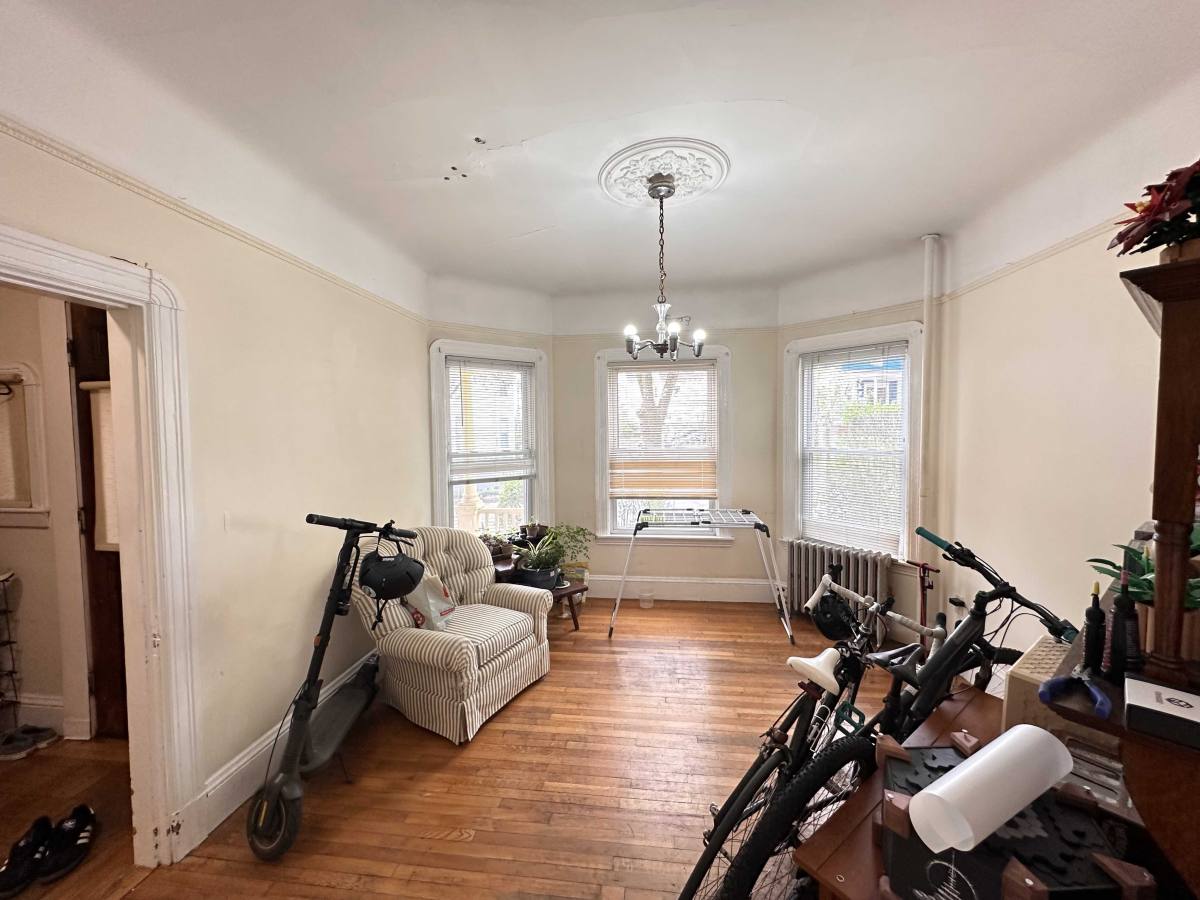 Apartment for rent at 154 Walnut St #1, Somerville, MA 02145