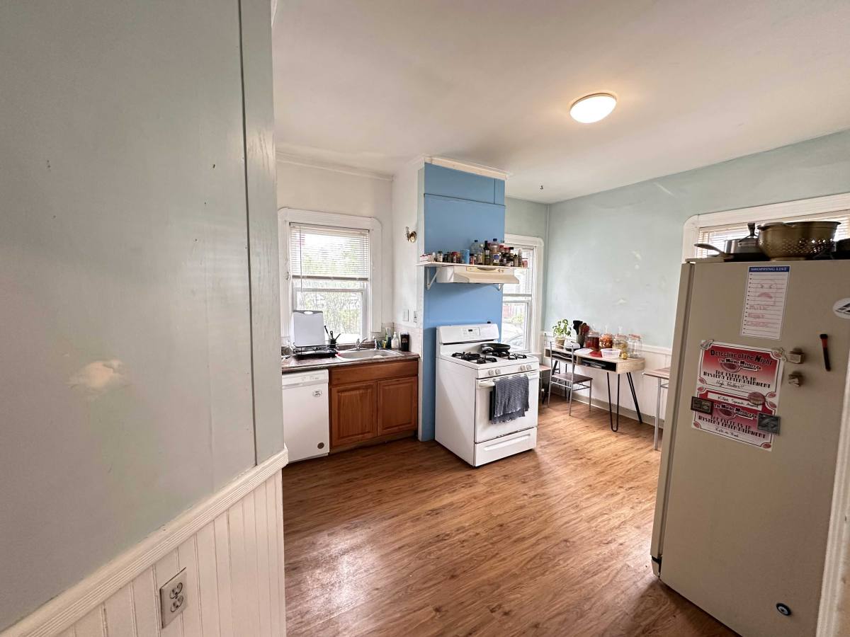 Apartment for rent at 154 Walnut St #1, Somerville, MA 02145