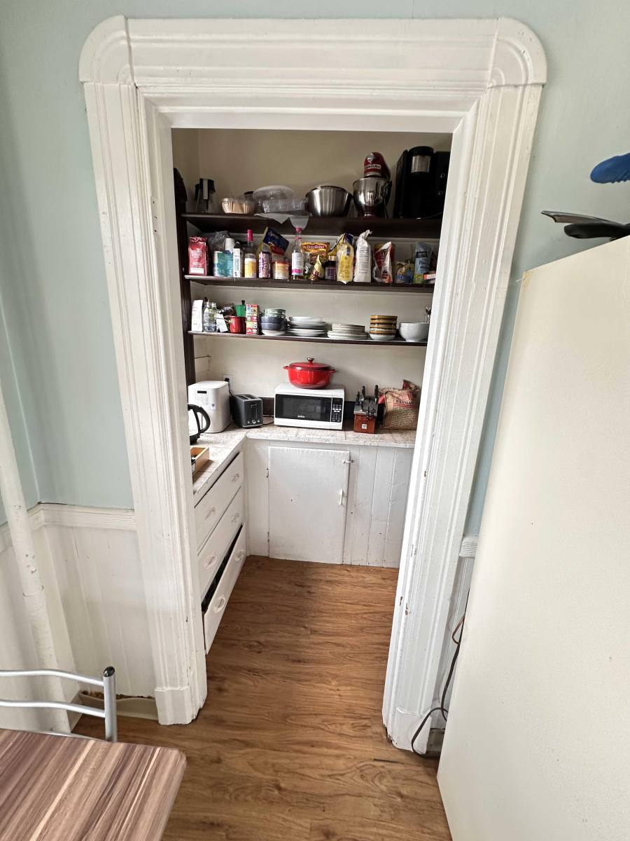 Apartment for rent at 154 Walnut St #1, Somerville, MA 02145