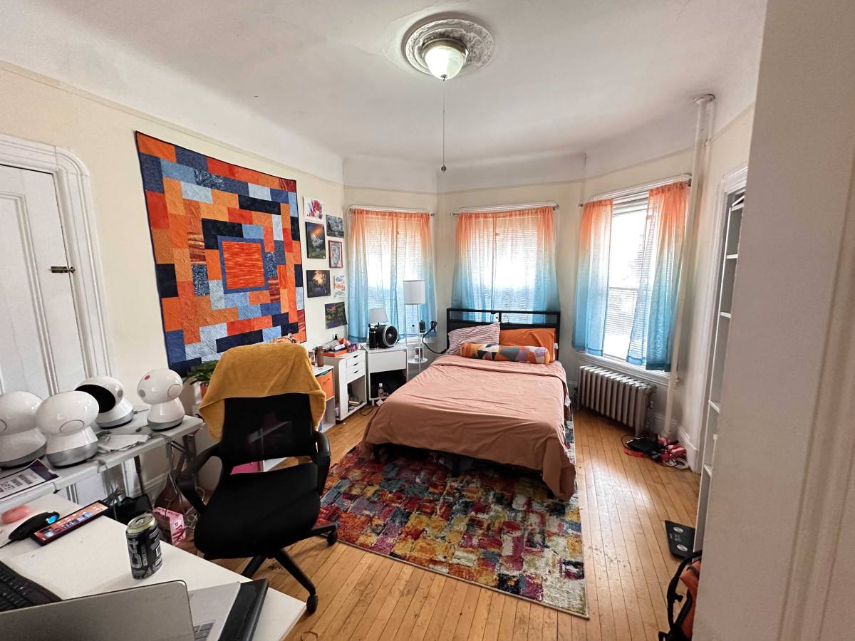 Apartment for rent at 154 Walnut St #1, Somerville, MA 02145
