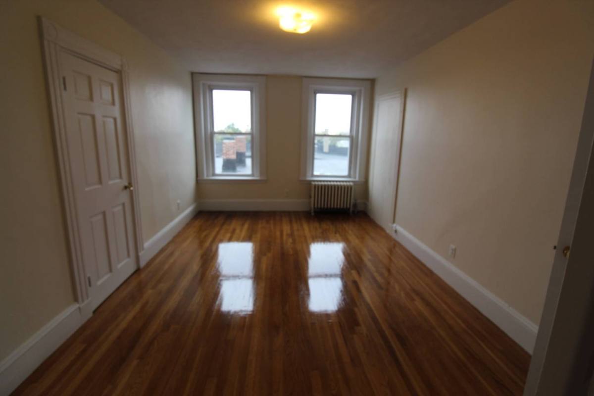 Apartment for rent at 17 Elm St #1, Cambridge, MA 02139