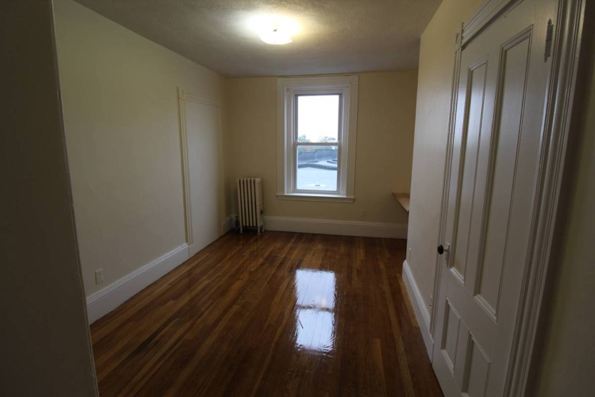 Apartment for rent at 17 Elm St #1, Cambridge, MA 02139