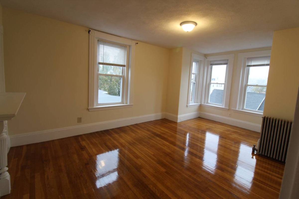 Apartment for rent at 17 Elm St #1, Cambridge, MA 02139