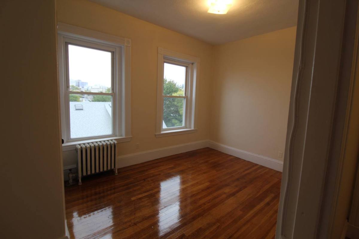 Apartment for rent at 17 Elm St #1, Cambridge, MA 02139