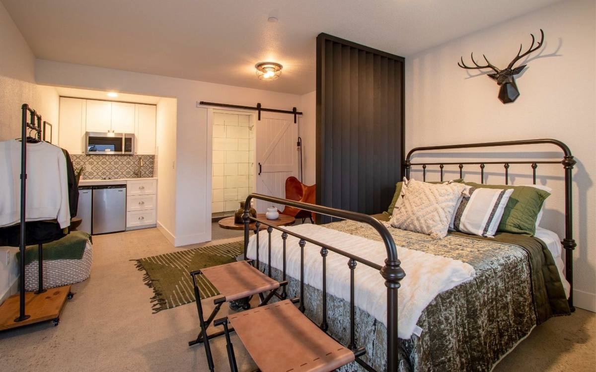 Apartment for rent at 518 N Riverside Ave, Medford, OR 97501