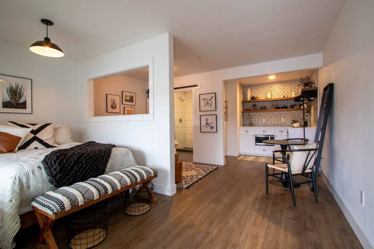Apartment for rent at 518 N Riverside Ave, Medford, OR 97501