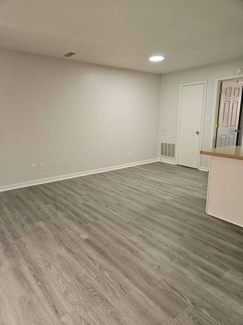 Apartment for rent at 515 Green Valley Dr, Mount Vernon, IN 47620