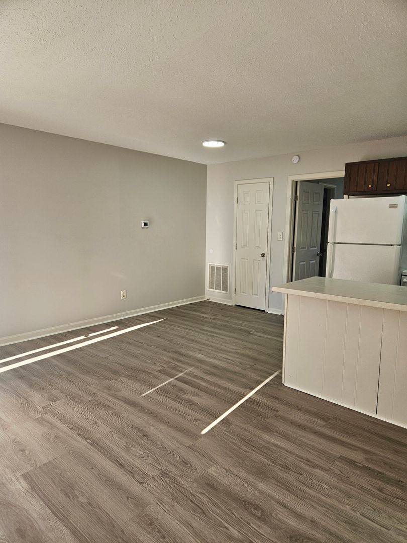 Apartment for rent at 515 Green Valley Dr, Mount Vernon, IN 47620