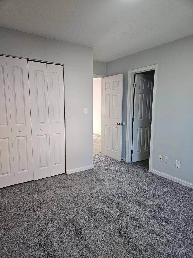 Apartment for rent at 515 Green Valley Dr, Mount Vernon, IN 47620