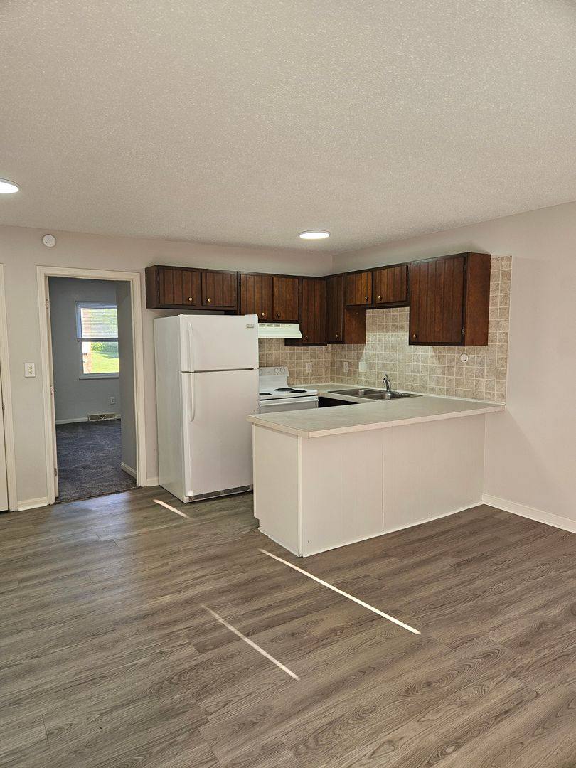 Apartment for rent at 515 Green Valley Dr, Mount Vernon, IN 47620