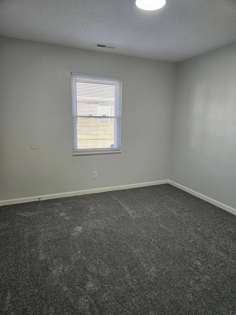 Apartment for rent at 515 Green Valley Dr, Mount Vernon, IN 47620