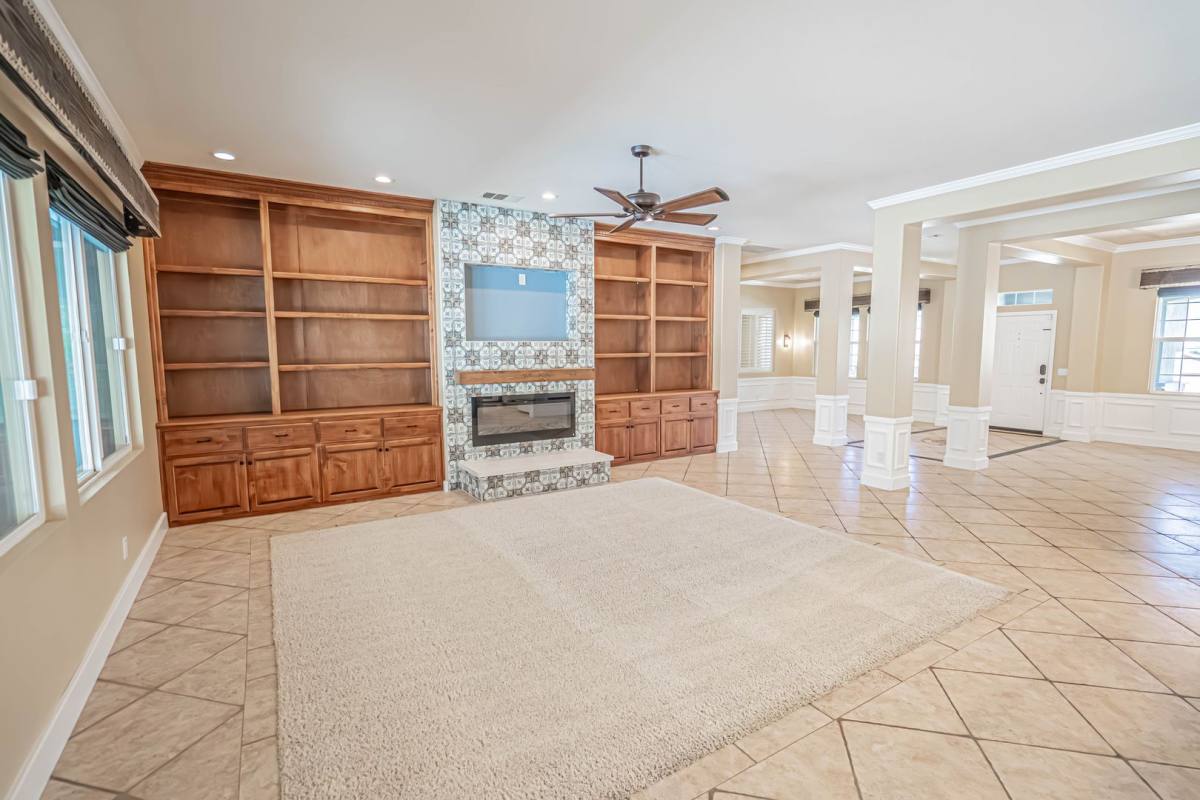 House for rent at 40559 55th St W, Palmdale, CA 93551