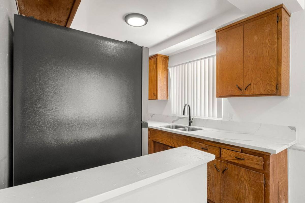 Apartment for rent at 4501 Don Tomaso Dr, Los Angeles, CA 90008