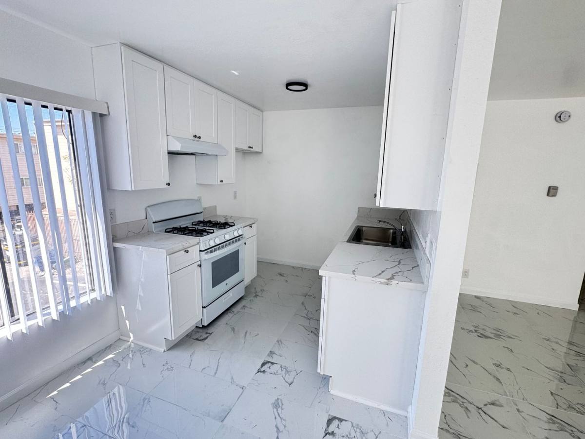 Apartment for rent at 21744 Septo, Chatsworth, CA 91311