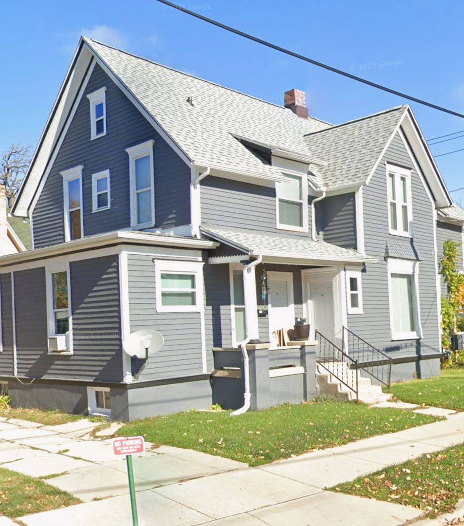 Apartment for rent at 96 S Crystal St, Elgin, IL 60123