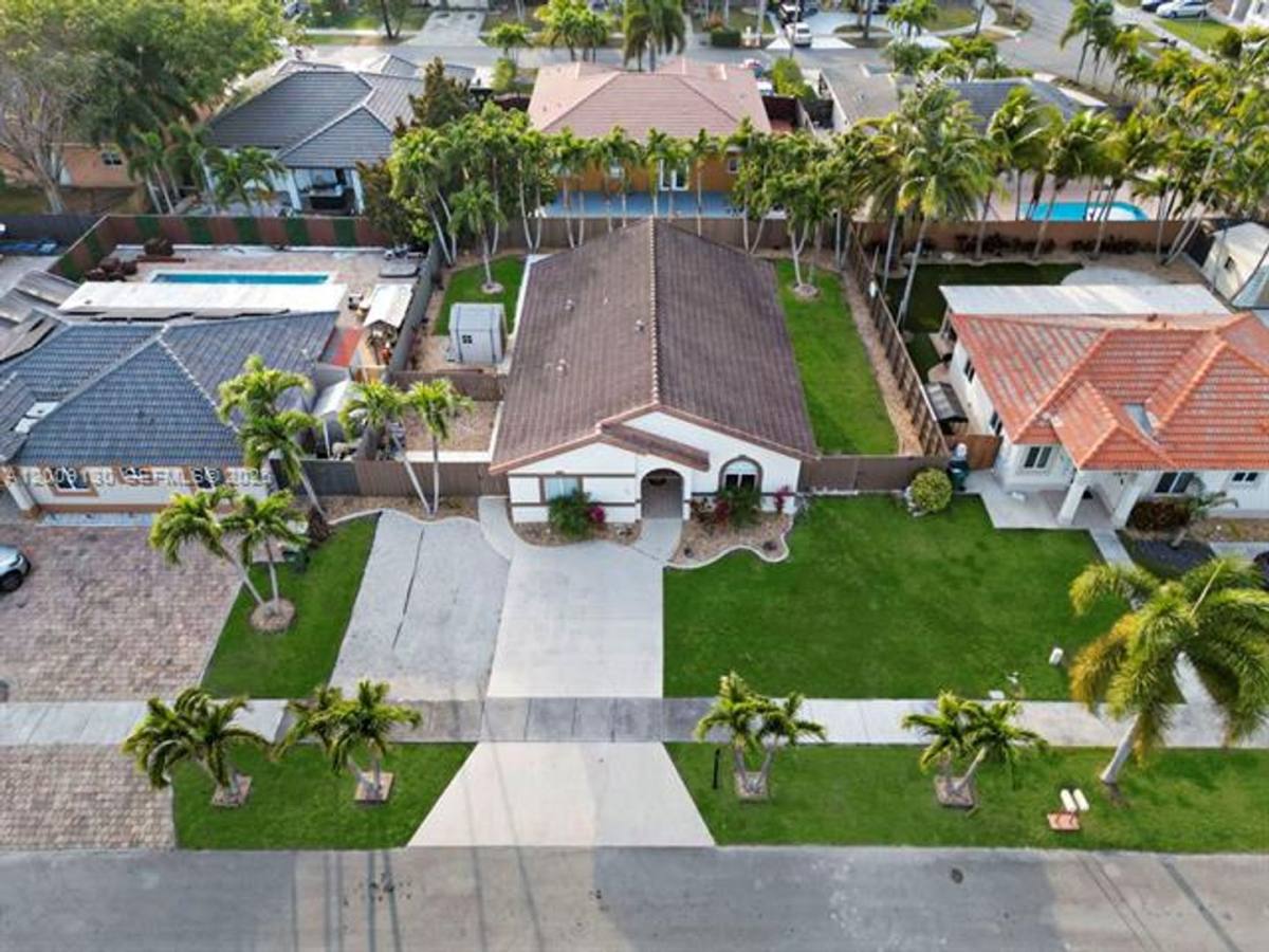 House for rent at 704 SE 14th Place, Homestead, FL 33033