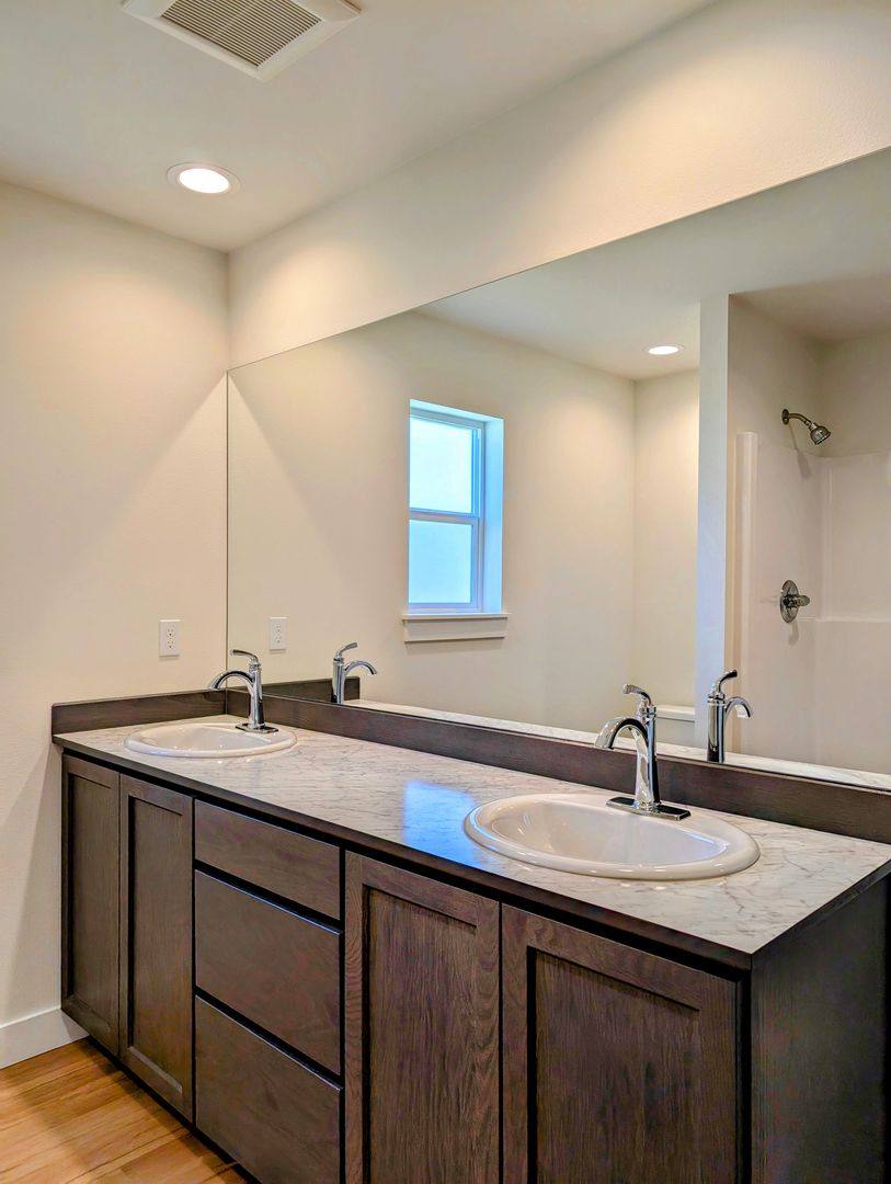 House for rent at 319 S Nevada Ave, East Wenatchee, WA 98802