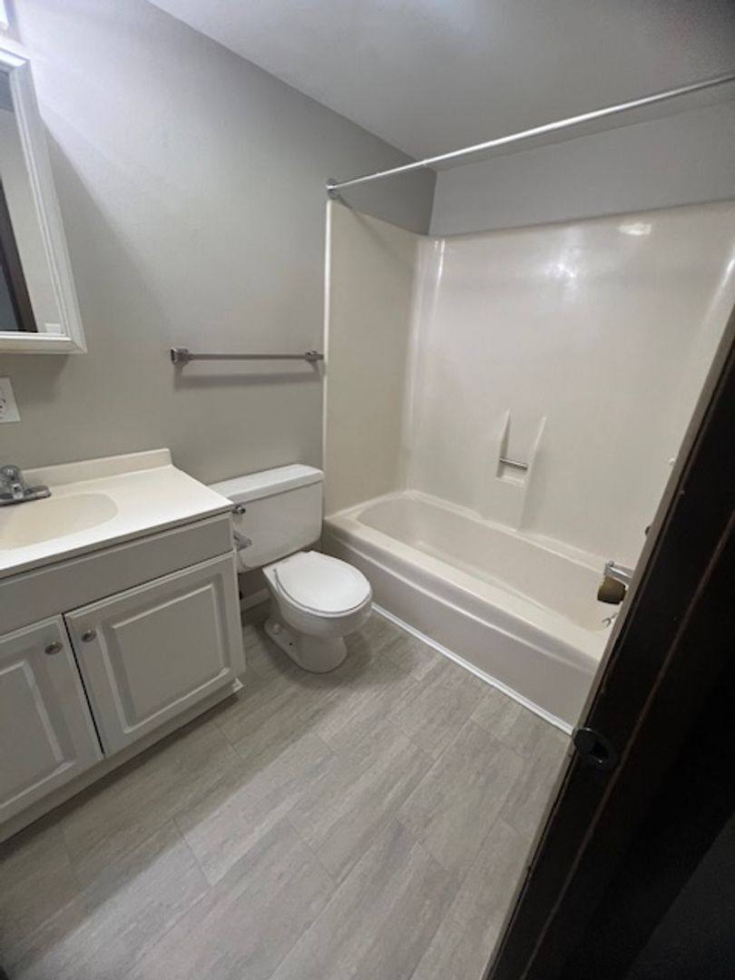 Apartment for rent at 213 Baer Dr, Erie, PA 16505