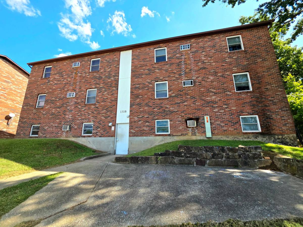 Apartment for rent at 1318 N Sprigg St, Cape Girardeau, MO 63701