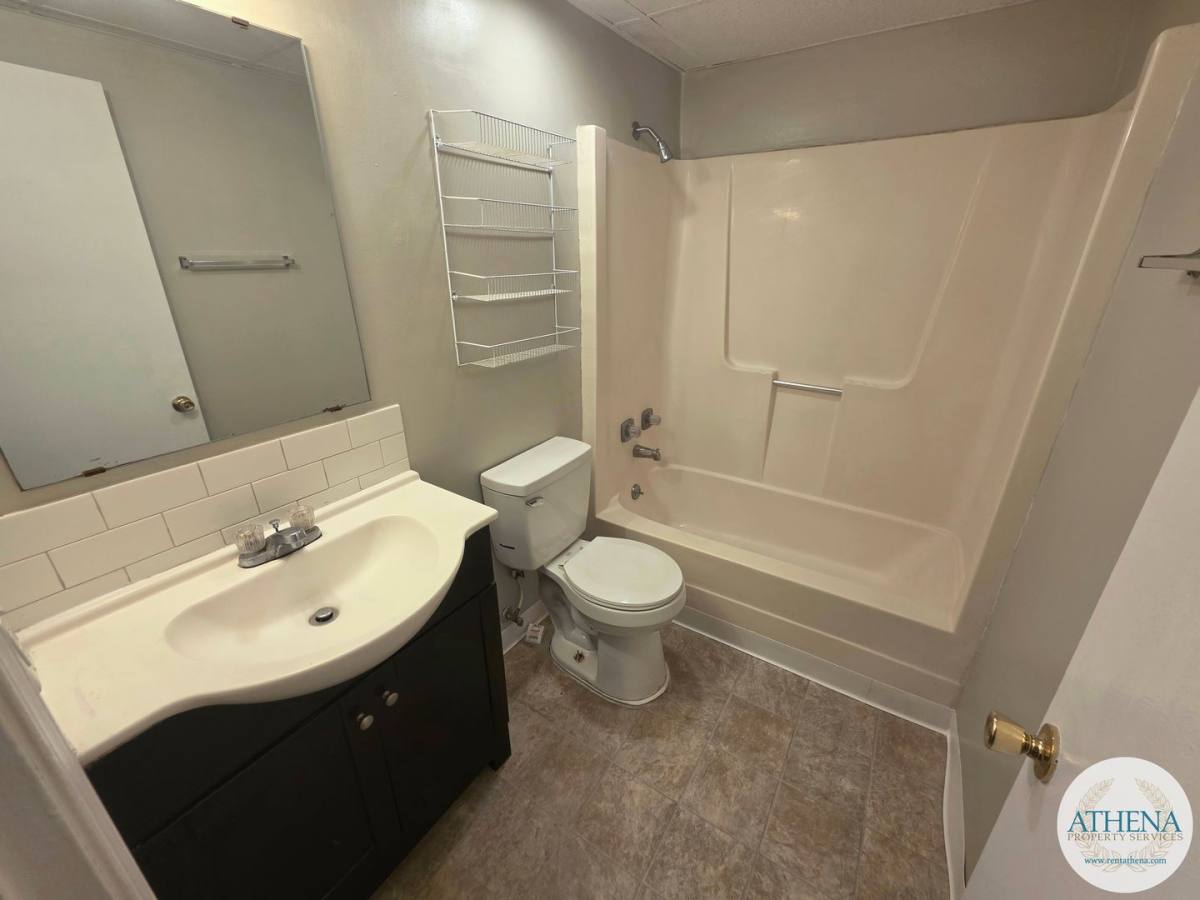 Apartment for rent at 1318 N Sprigg St, Cape Girardeau, MO 63701