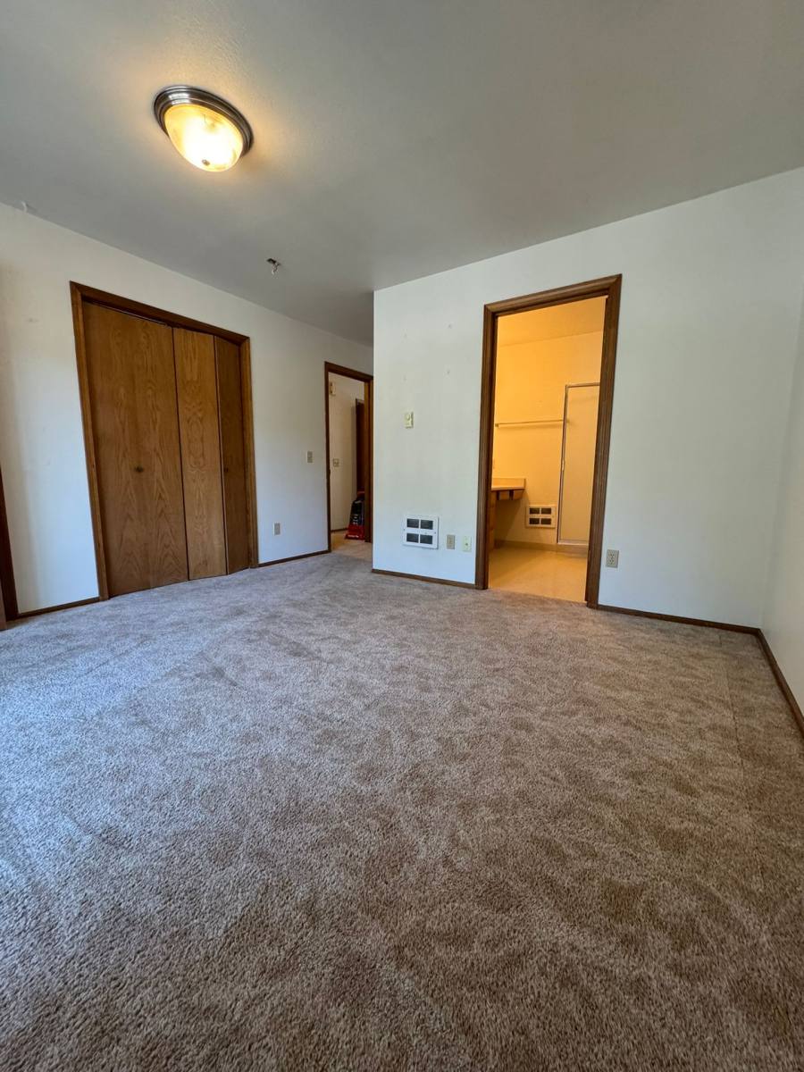 Apartment for rent at 151 N 8th St, Coos Bay, OR 97420