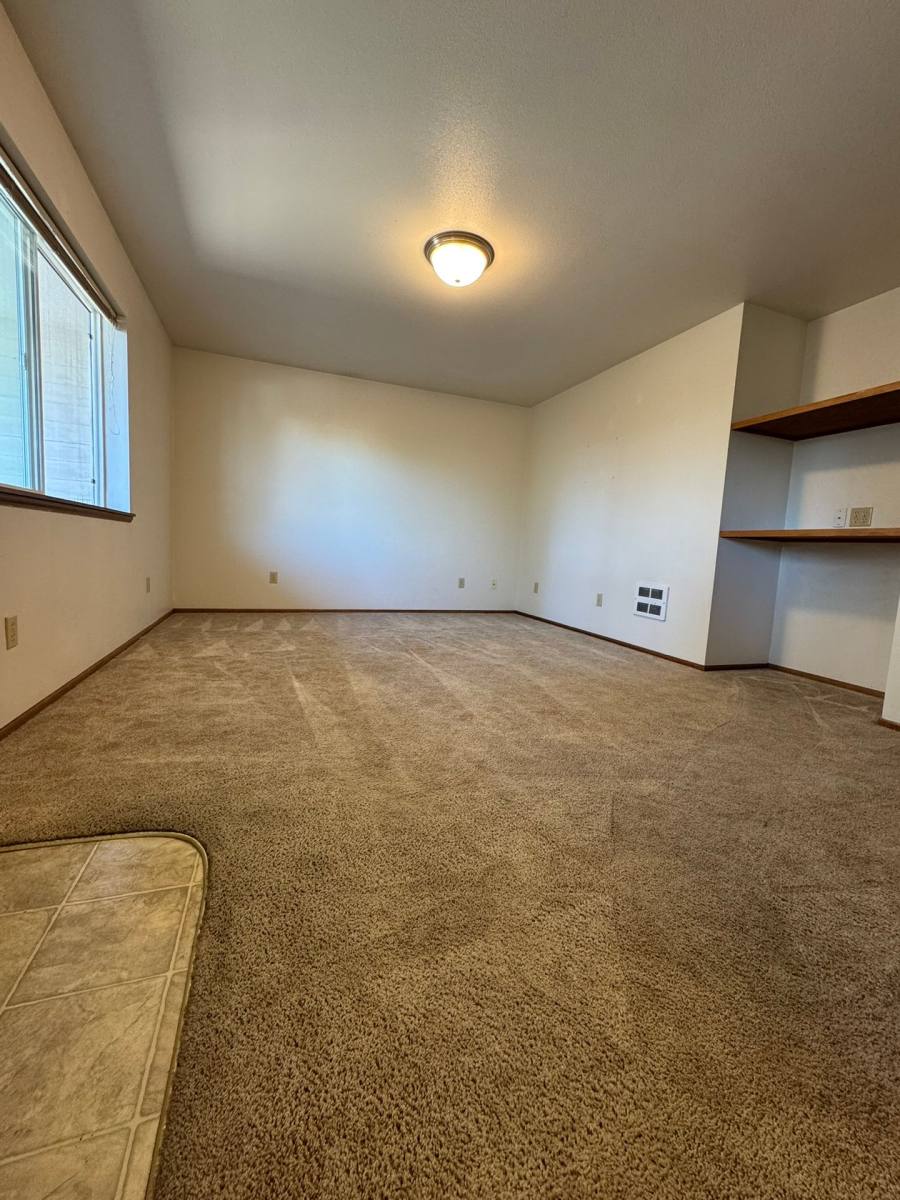 Apartment for rent at 151 N 8th St, Coos Bay, OR 97420