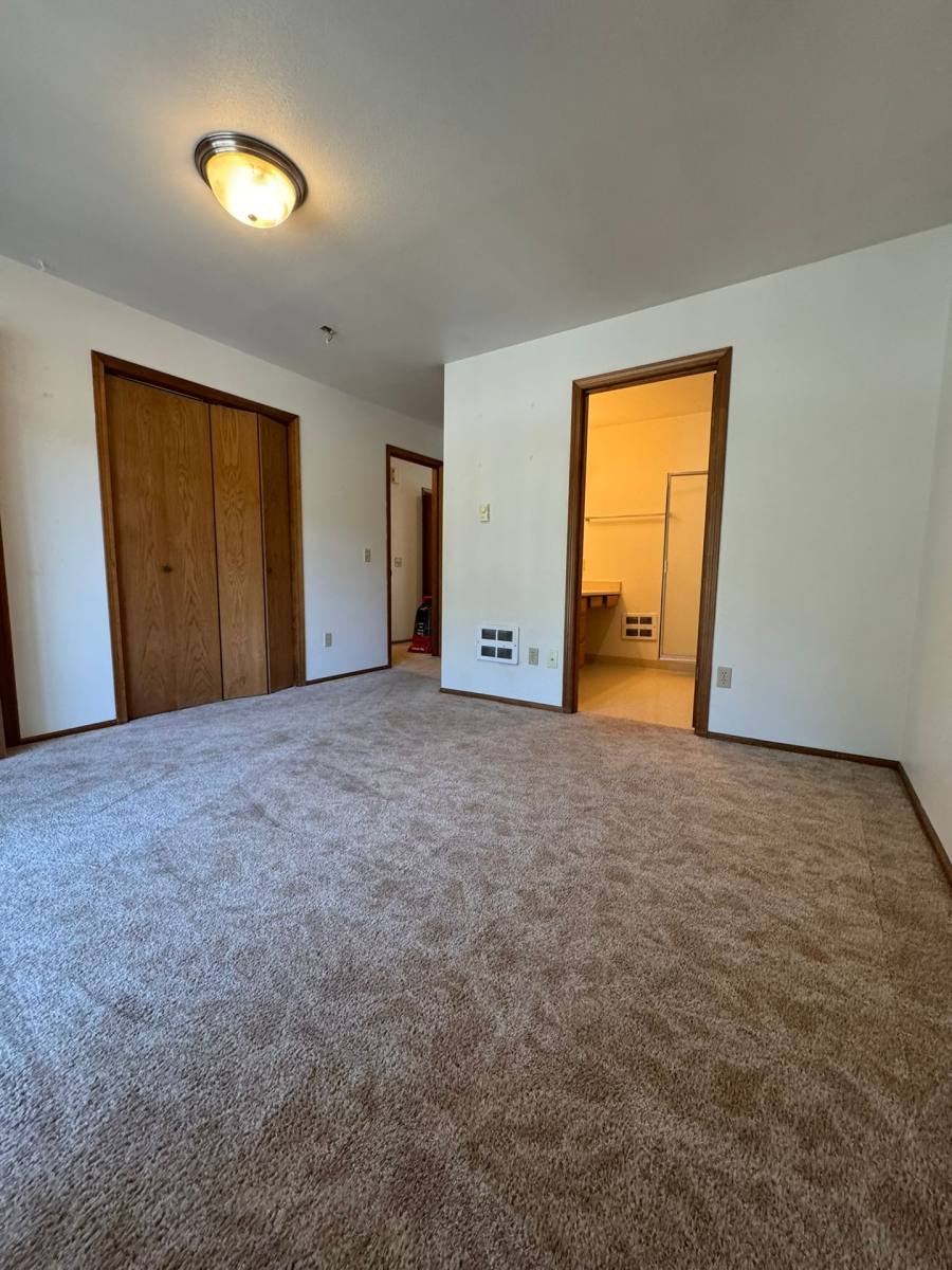 Apartment for rent at 151 N 8th St, Coos Bay, OR 97420
