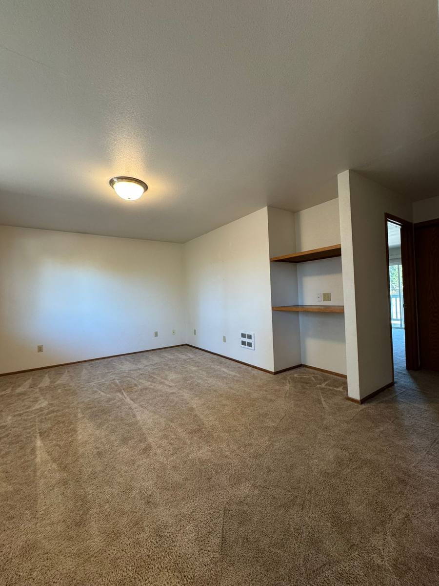Apartment for rent at 151 N 8th St, Coos Bay, OR 97420