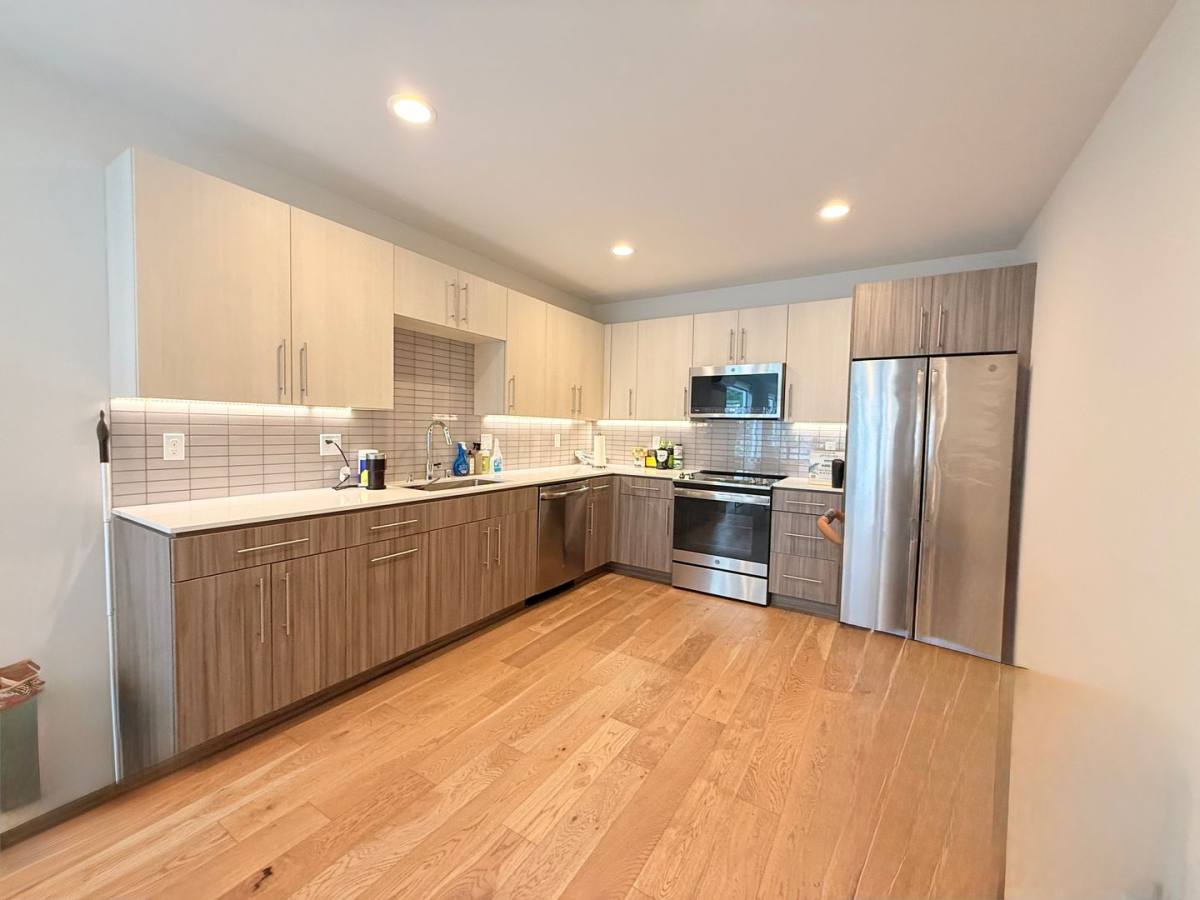 Townhouse for rent at 207 16th Ave, Seattle, WA 98122