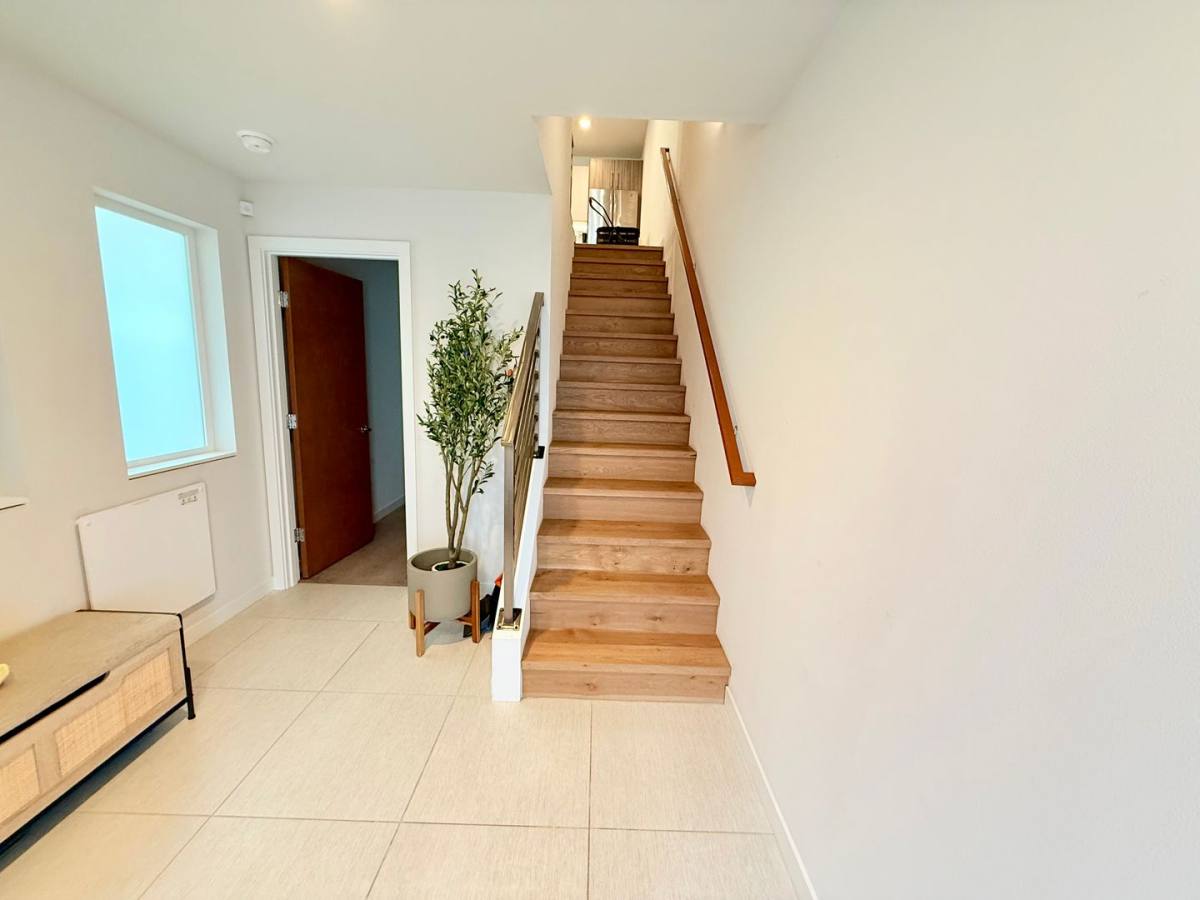 Townhouse for rent at 207 16th Ave, Seattle, WA 98122