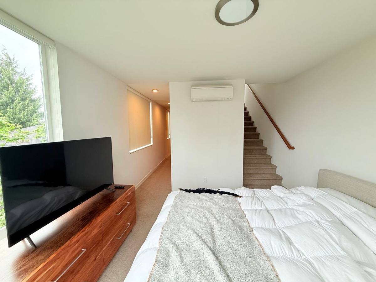 Townhouse for rent at 207 16th Ave, Seattle, WA 98122