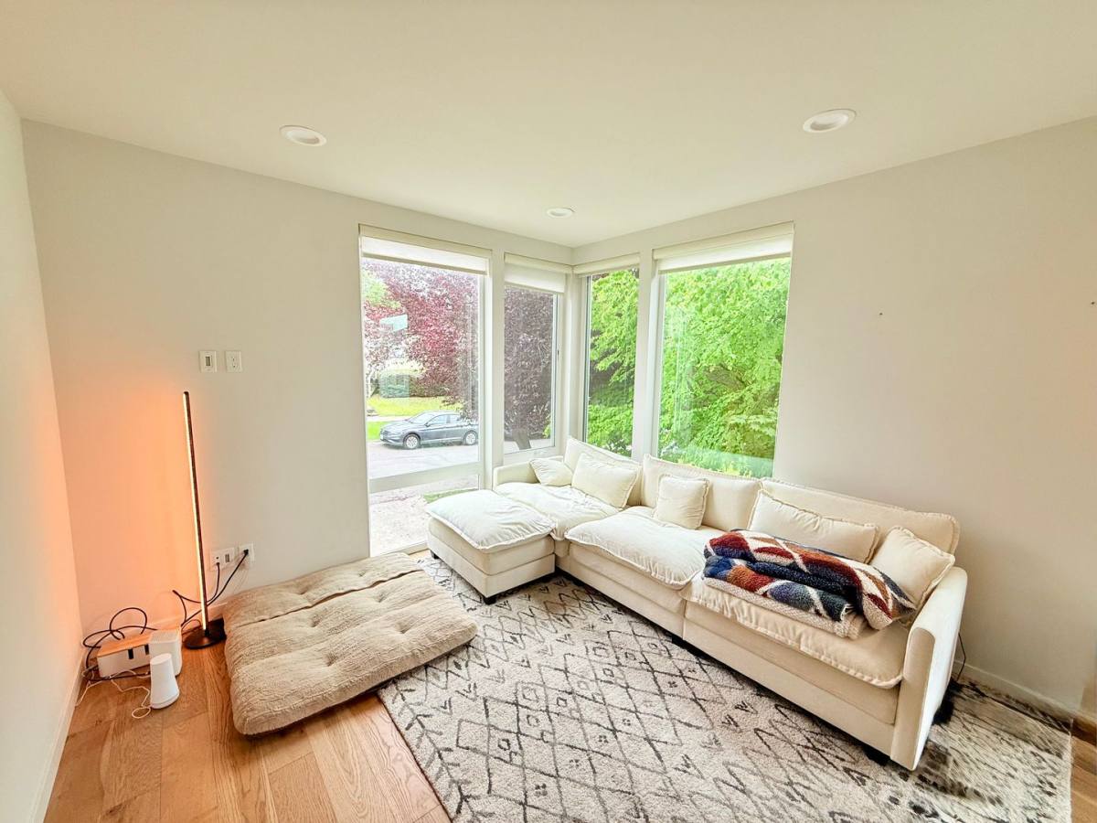 Townhouse for rent at 207 16th Ave, Seattle, WA 98122