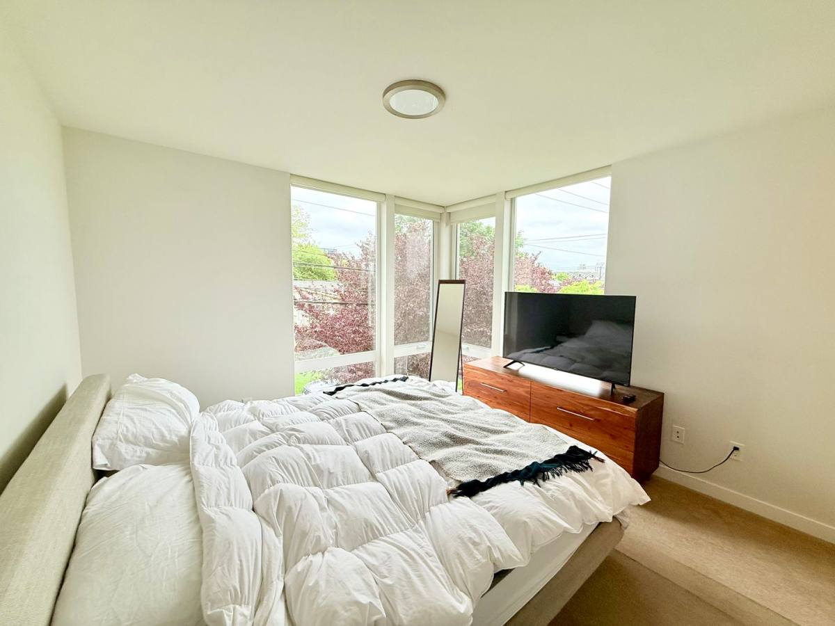 Townhouse for rent at 207 16th Ave, Seattle, WA 98122