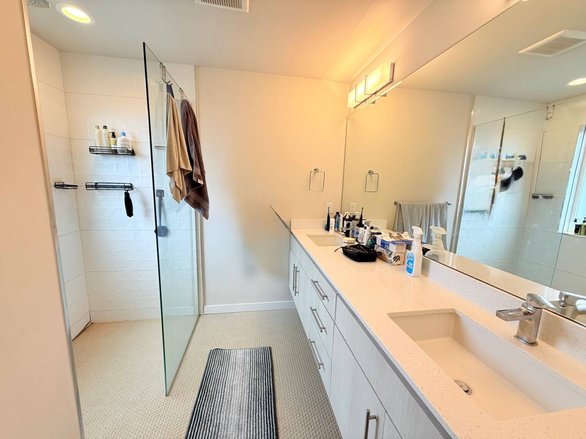 Townhouse for rent at 207 16th Ave, Seattle, WA 98122