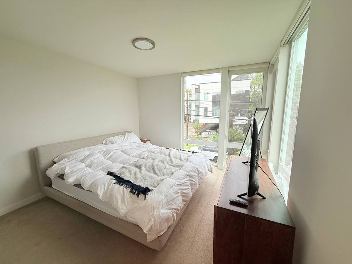 Townhouse for rent at 207 16th Ave, Seattle, WA 98122