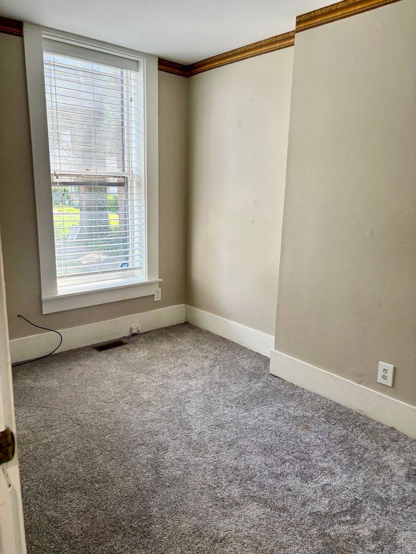 Condo for rent at 118 E Oak St, Louisville, KY 40203