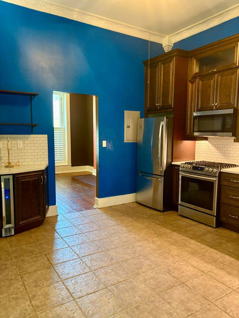 Condo for rent at 118 E Oak St, Louisville, KY 40203
