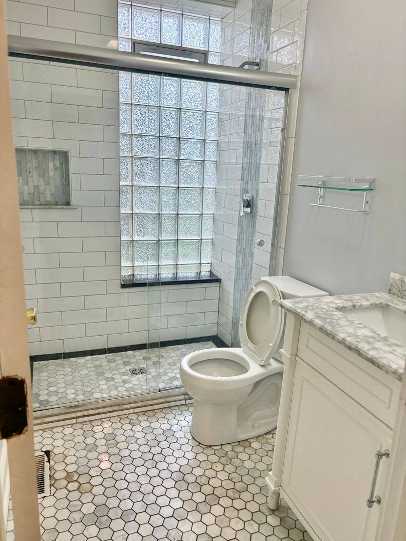 Condo for rent at 118 E Oak St, Louisville, KY 40203
