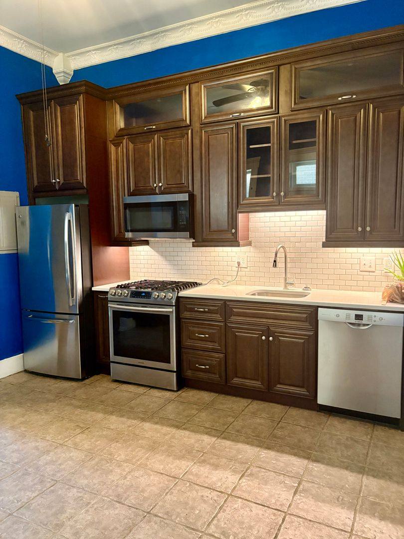 Condo for rent at 118 E Oak St, Louisville, KY 40203