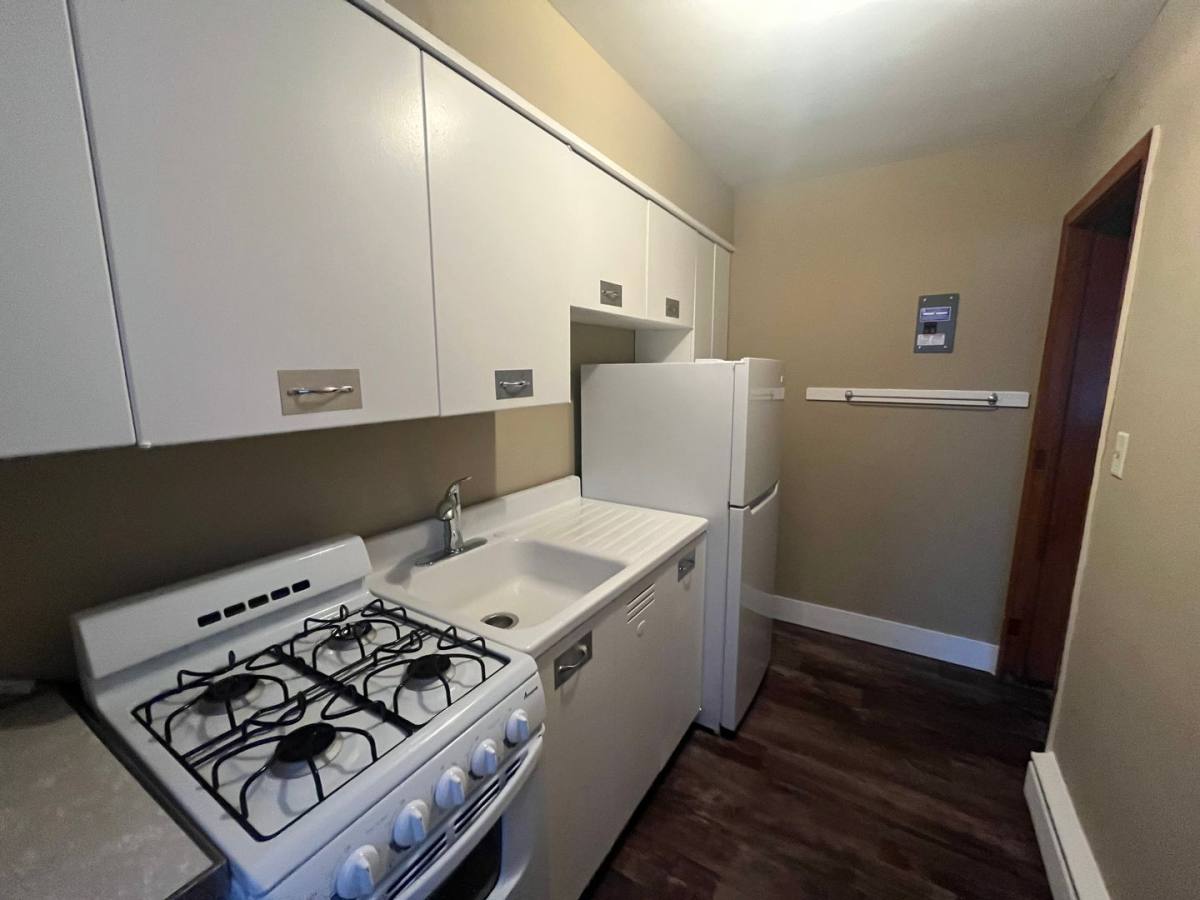 Apartment for rent at 1573 Hartford Ave, Saint Paul, MN 55116