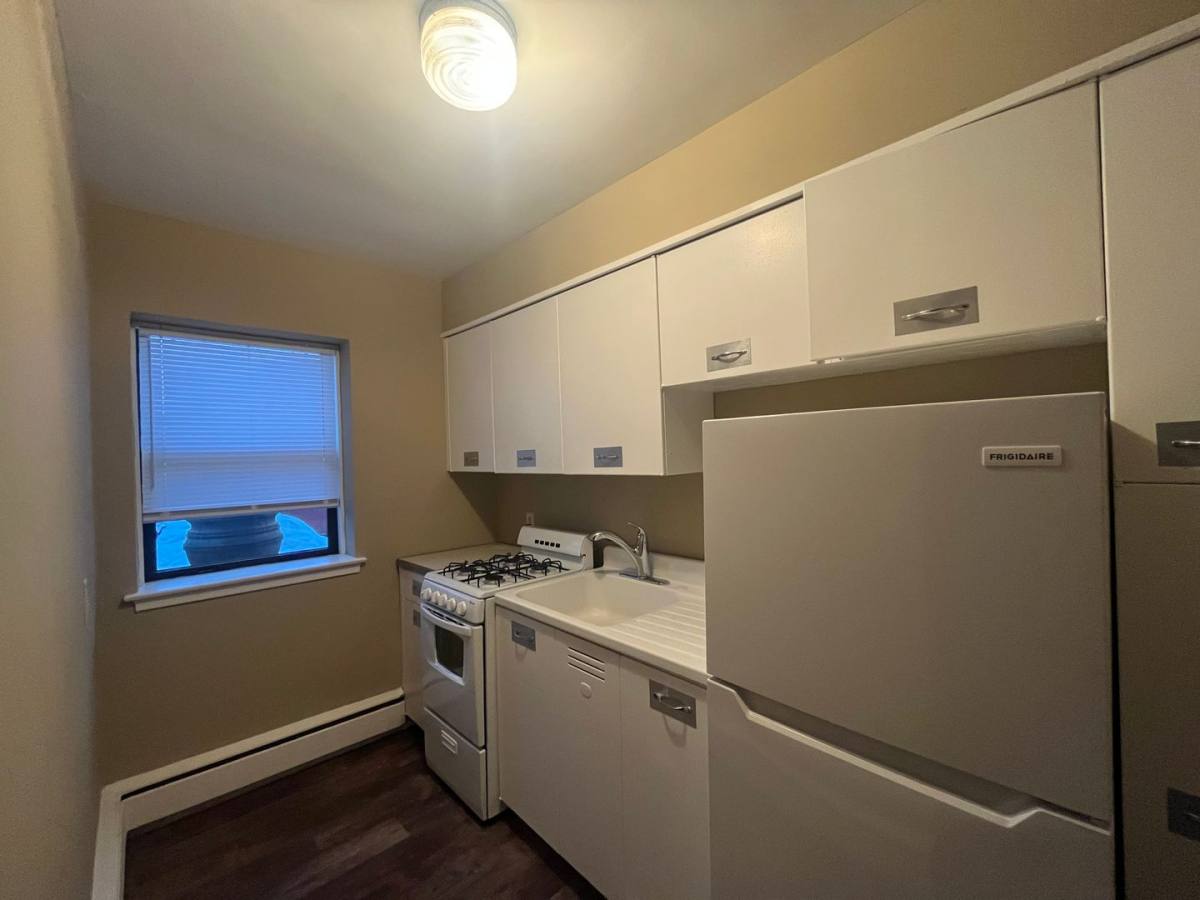 Apartment for rent at 1573 Hartford Ave, Saint Paul, MN 55116