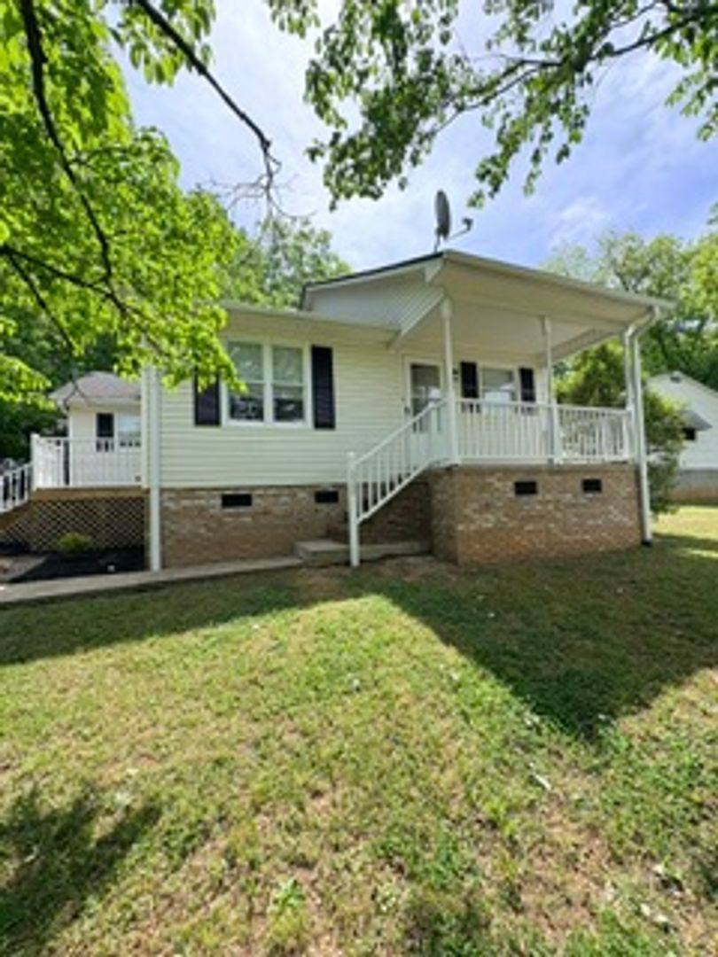 House for rent at 628 Arlington Rd, Greer, SC 29651