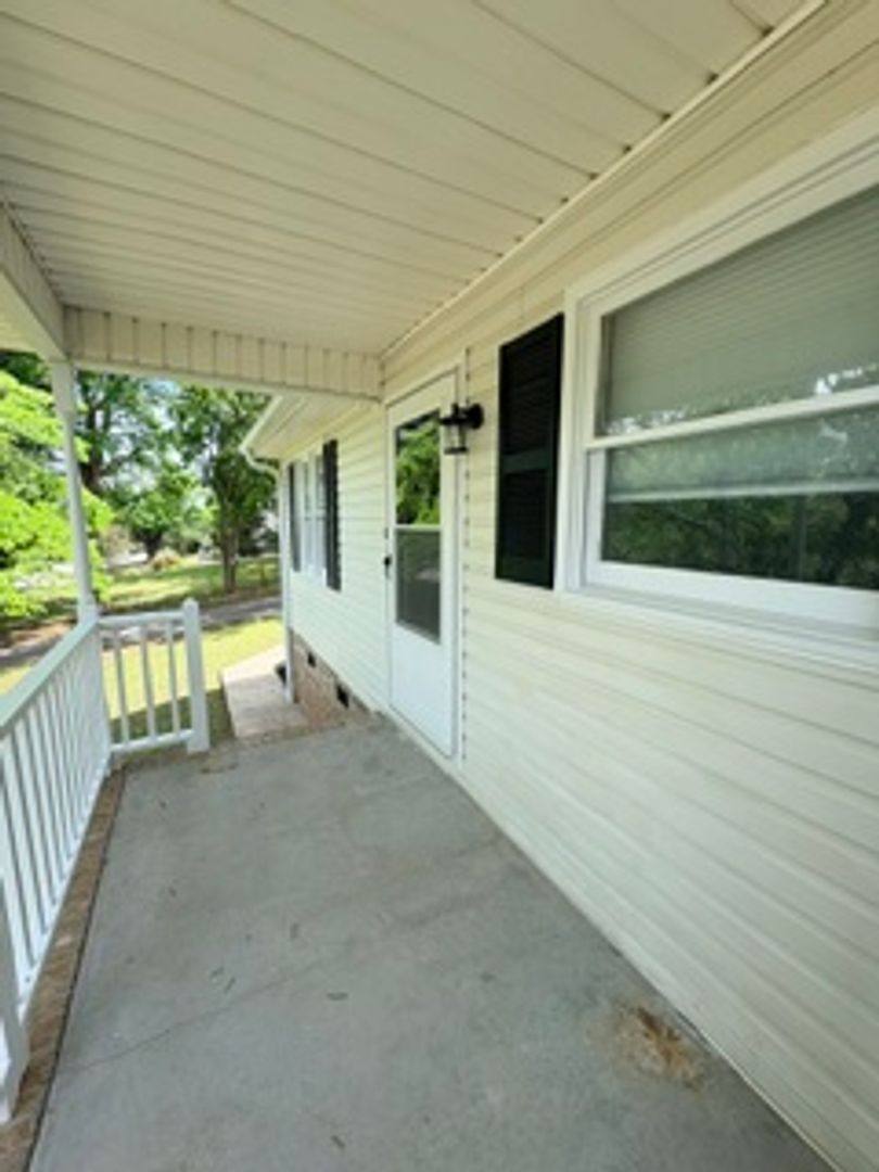 House for rent at 628 Arlington Rd, Greer, SC 29651