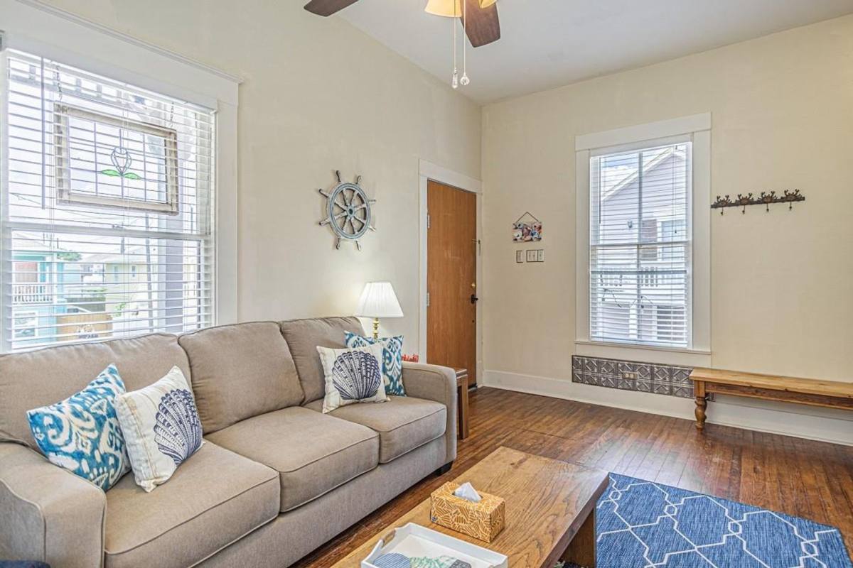 House for rent at 1416 13th St, Galveston, TX 77550