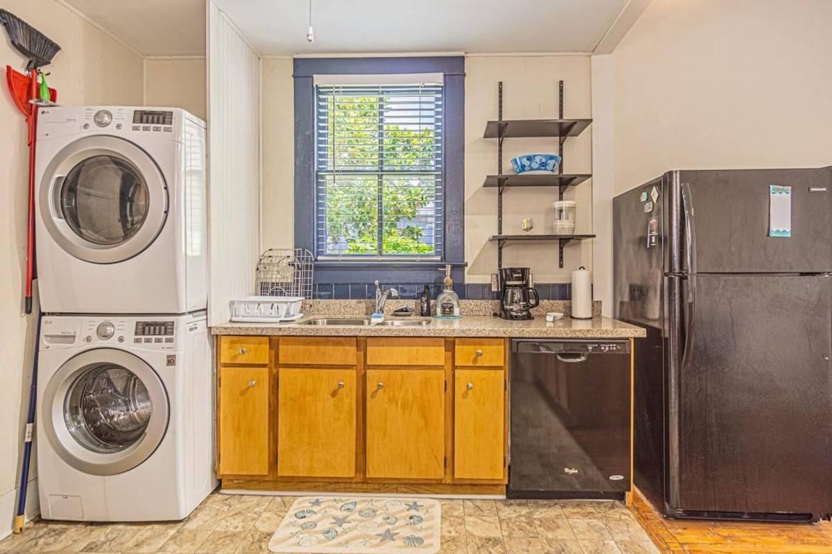 House for rent at 1416 13th St, Galveston, TX 77550