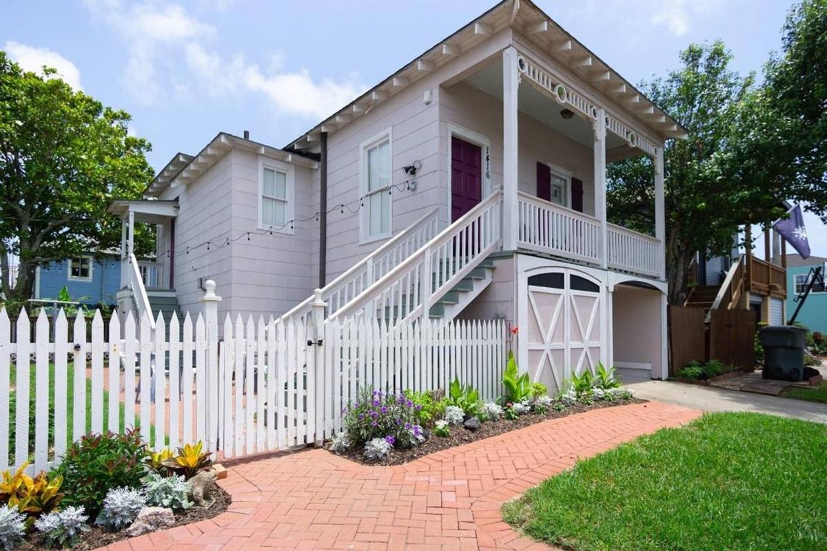 House for rent at 1416 13th St, Galveston, TX 77550