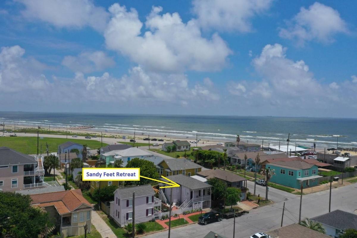 House for rent at 1416 13th St, Galveston, TX 77550