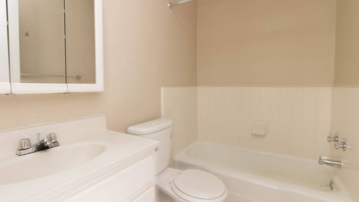 Apartment for rent at 645 Lime Ave, Long Beach, CA 90802