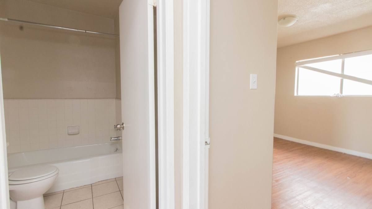 Apartment for rent at 645 Lime Ave, Long Beach, CA 90802
